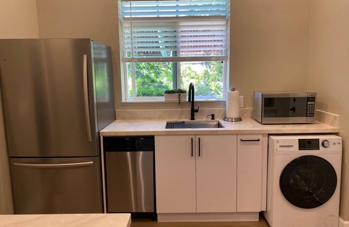 Torrey Highlands Apartment | 7-Mile to Del Mar Beach, Private Studio, AC, Full Kitchen, In-Unit Washer/Dryer