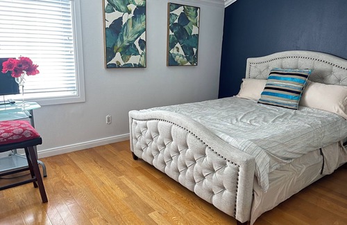 Mount Wilson House | 7 miles to downtown LA quiet safe home with 2 car garage .