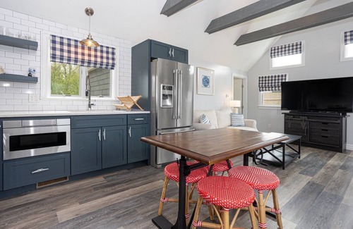 West Dennis House | 7 Min-Drive to Beach: Cozy Cottage & Yard