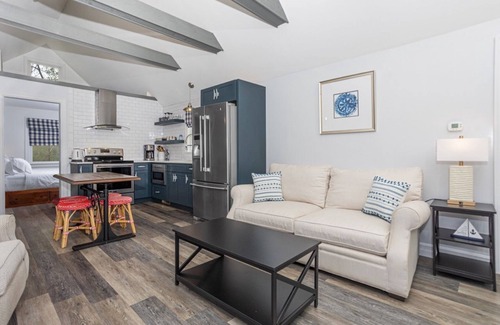 West Dennis House | 7 Min-Drive to Beach: Cozy Cottage & Yard