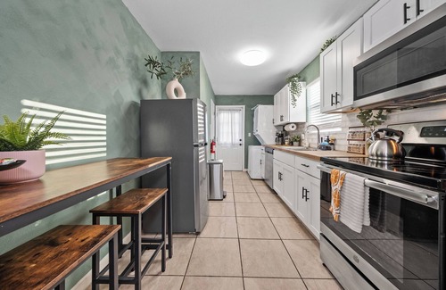 Eastside Promise Neighborhood House | 7 min: Riverwalk, Pearl,Frost & BAMC-Perfect for small family getaway!