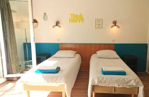 Gambetta Apartment | 7 min walk Metro Line 1, La Defense, Paris