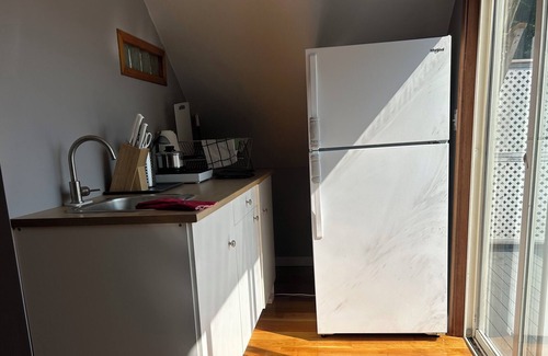 Readville Apartment | 7 minutes from Milton Academy and Curry College. 25 minutes from Boston Common.