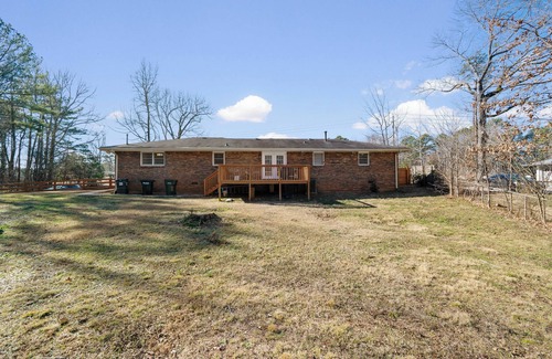 Austell House | 7 minutes from Six Flags! Peaceful, Family-sized home in Austell.