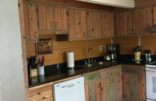 South Bethany Cottage | 7 N 5th Street - Ocean Side sleeps 10