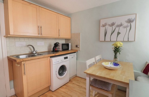 Coldingham Cottage | 7 PRESS CASTLE, family friendly, with open fire in Coldingham