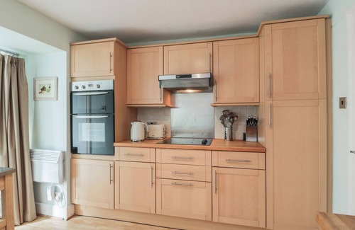 Coldingham Cottage | 7 PRESS CASTLE, family friendly, with open fire in Coldingham