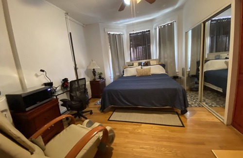 North Bergen House | 7 private room with Jacuzzi, massage Seat parking