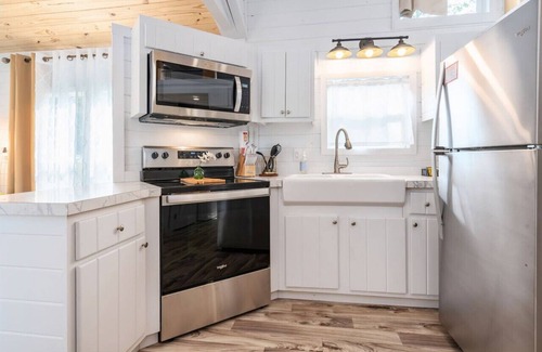 Guntersville Apartment | 7 Retro Chalet Lake Guntersville Mins to City Harbor