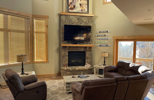 Champion House | 7 Springs Southwind Townhome hot tub ski in 5 bedroom