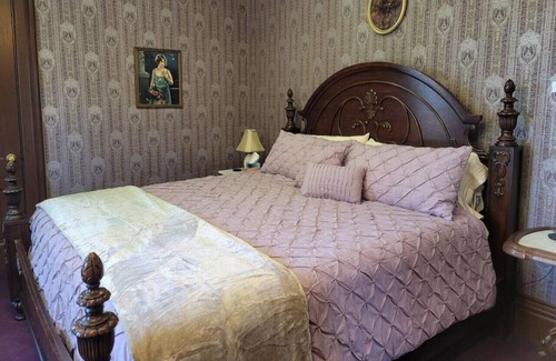Springfield House | #7 - The Agatha Christie Room