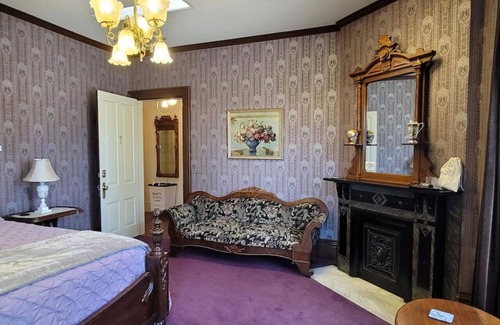 Springfield House | #7 - The Agatha Christie Room