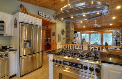 Rangeley House | 7 Valley View Lodge - Private, exquisitely decorated chalet close to downtown Rangeley.