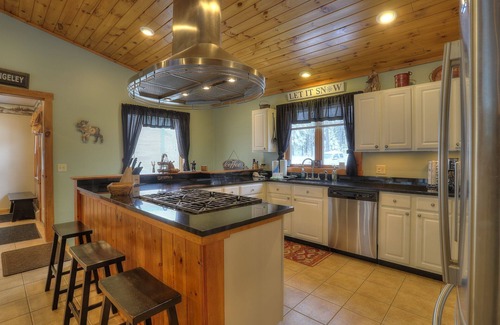 Rangeley House | 7 Valley View Lodge - Private, exquisitely decorated chalet close to downtown Rangeley.