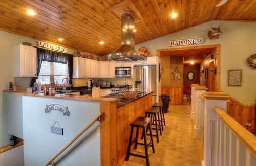 Rangeley House | 7 Valley View Lodge - Private, exquisitely decorated chalet close to downtown Rangeley.