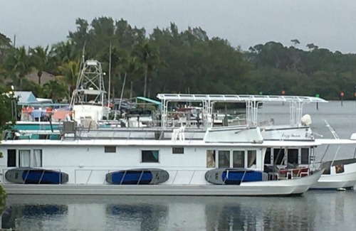 Osprey House | 70-Foot Houseboat, Secluded Beach, Onsite Bikes & Golf carts to tour the Key!