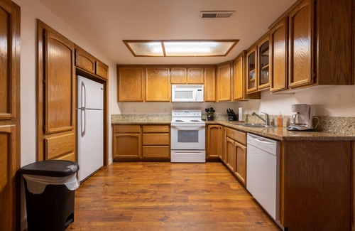Citrus Heights House | (70) Spacious 3 bed, 2 bath, 2 car garage with yard in Citrus Heights