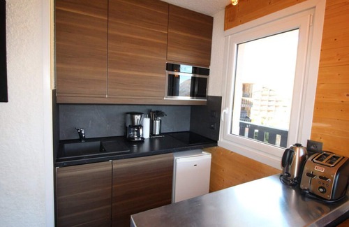 Auris Apartment | 70m from resort center, 3rd floor, view mountain, balcony, tv, ski locker, 40m², Auris en Oisans