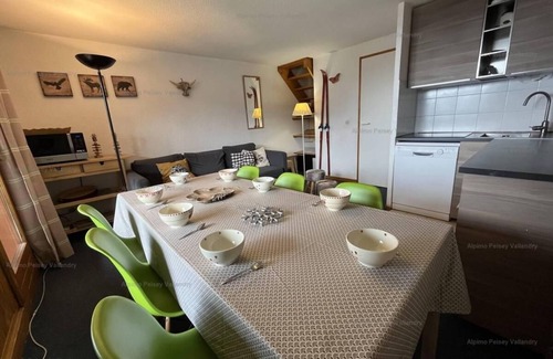Vallandry Apartment | 70m from ski slopes, 1st floor, balcony, tv, ski locker, 45m², Peisey-Vallandry