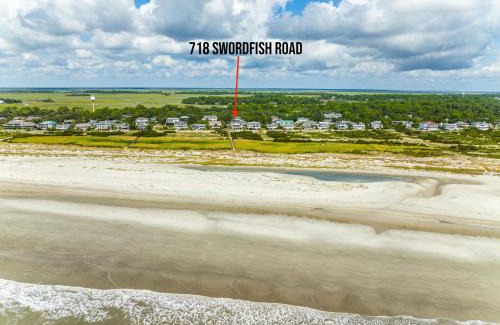 Saint Helena Island House | 718 Swordfish Road
