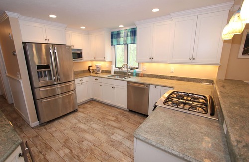 North Falmouth House | 72 Bay Rd North Falmouth- Cozy home 1 mile from beach, pet-friendly!
