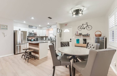 Fort Myers Beach Apartment | 720 ft to beach, 2 BR 2 BA, Pool, Beach Gear, Deck, BBQ, W/D, sleeps 6.