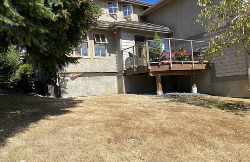 Saanich House | 7204 10min Camosun College Victoria General Hospital & Commonwealth Pool & Gym