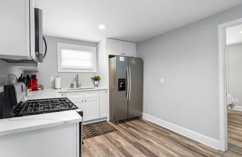 Hapeville House | 724A · The Blue Bungalow - Min to Downtown and Airport!