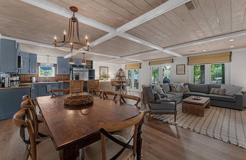 Ten Mile House | 726 Halfmoon Shores Drive · 6BR Lake Front - Boathouse - Dock - Screened Porch