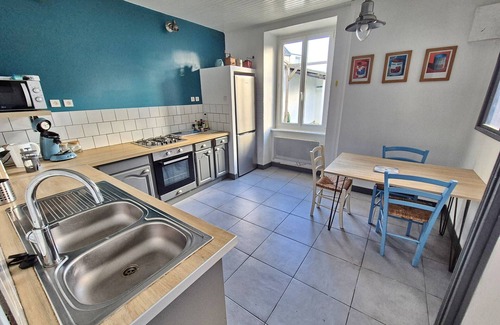 Poulgoazec House | 729-Fisherman's cottage 150m from the beach.