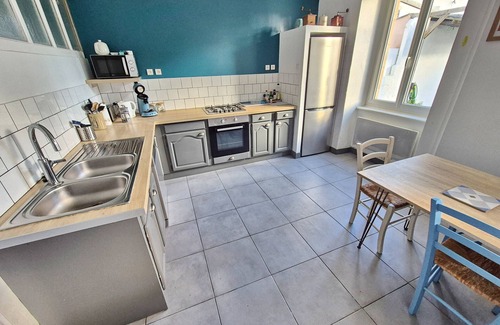 Poulgoazec House | 729-Fisherman's cottage 150m from the beach.