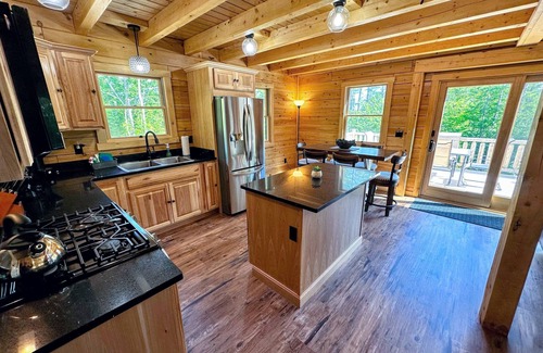 Bethlehem House | 73R Brand new log home on quiet side street in Bethlehem, close to Main Street, AC, Dog Friendly!