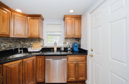 Quincy Apartment | 74L - 2BR Quincy - Cozy Couple Hideout near Wollaston Beach