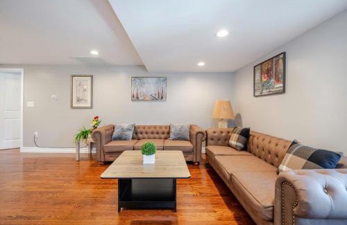 Quincy Apartment | 74R - 2BR Quincy - Romantic Stay near Wollaston Beach