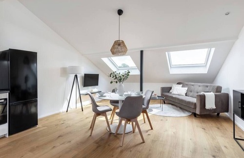 Weissensee Apartment | 74sqm penthouse, near Berlin centre & PrenzlBerg