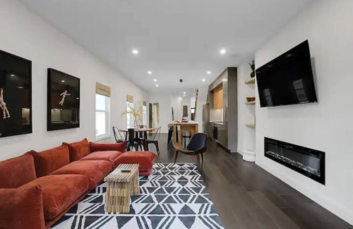 Pittsburgh House | 75) Entire 3 bedroom house with Garage Parking!
