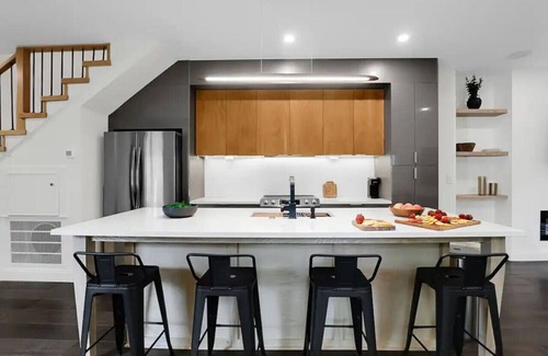Pittsburgh House | 75) Entire 3 bedroom house with Garage Parking!
