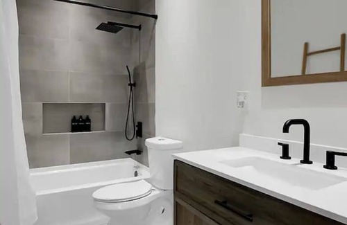 Pittsburgh House | 75) Entire 3 bedroom house with Garage Parking!