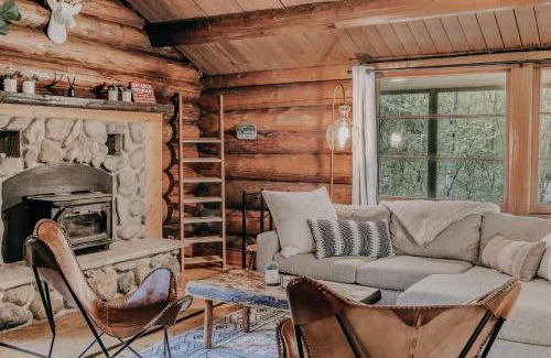 Warnick House | 76GS - Genuine Log Cabin - WIFI - Pets Ok - Sleeps 4