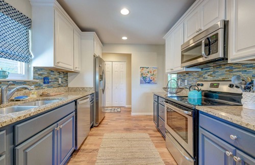 Lawton Woods House | 77 Lawton: Elegant 3 Bedroom Lawton Woods Home. Deck and Fire Pit, NEW Pool