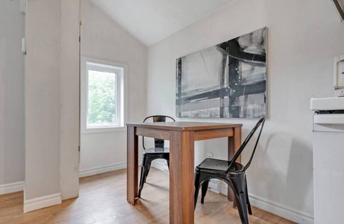 Hull Apartment | 77 rue scott updated · Cheerful Loft in Gatineau