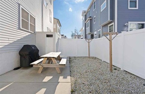 Townsend's Inlet Condo | 7708 Central Avenue North