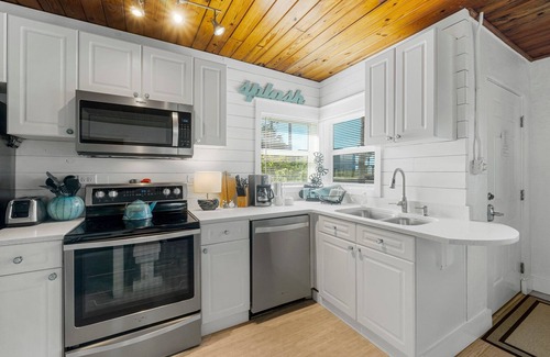 Laguna Beach Estates House | $79/Night Now thru 20th Quiet Laguna Beach! Directly Across Street-30' to Perfect Beach Access #83
