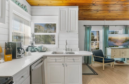 Laguna Beach Estates House | $79/Night Now thru 20th Quiet Laguna Beach! Directly Across Street-30' to Perfect Beach Access #83