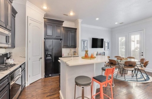 Legacy Park House | 7918 bishop · Driem House | 2 Kings | Walk 2 Legacy