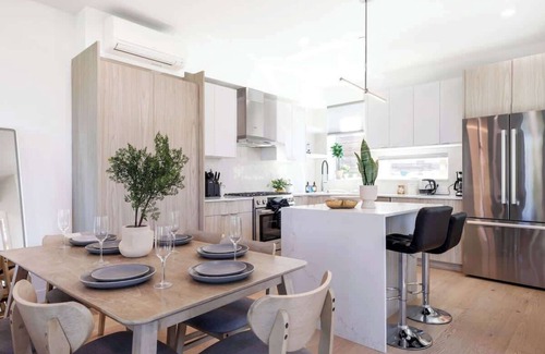North Queen Anne Condo | 7BR Chic Retreat Twin TownHomes w/Rooftops