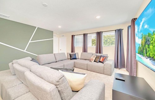 Four Corners House | 7BR Family Resort - Pool & Hot Tub - Near Disney