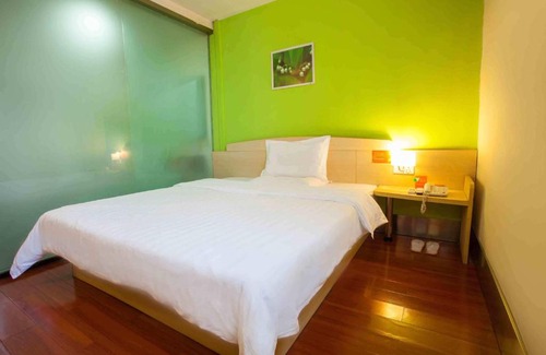 Yuzhong Hotel | 7Days Inn Chongqing Jiefangbei Jiaochangkou Subway Station