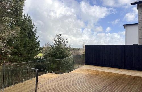 Hamilton House | 7th Heaven on Waikato River