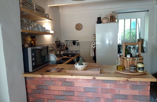 La Burbanche House | 8/10-person house close to supervised swimming lake and rafting spot